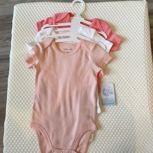 Mac and Moon organic Cotten Onesie